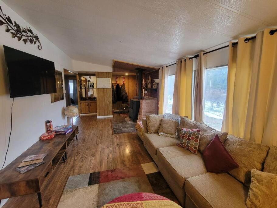 Campground At Sequoia Mountain Farms - Bring Your Own Tent Or Rv - No Bedrooms Or Beds Provided Miramonte Eksteriør billede